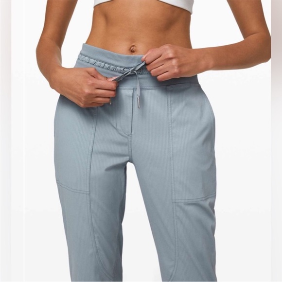 NWT Lululemon dance studio MR crop - Picture 4 of 12